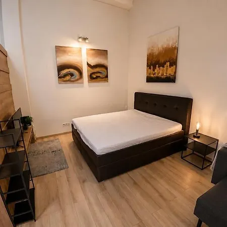 Your Own Historic Mansion, Gym And Basement Bar Semesterbostad